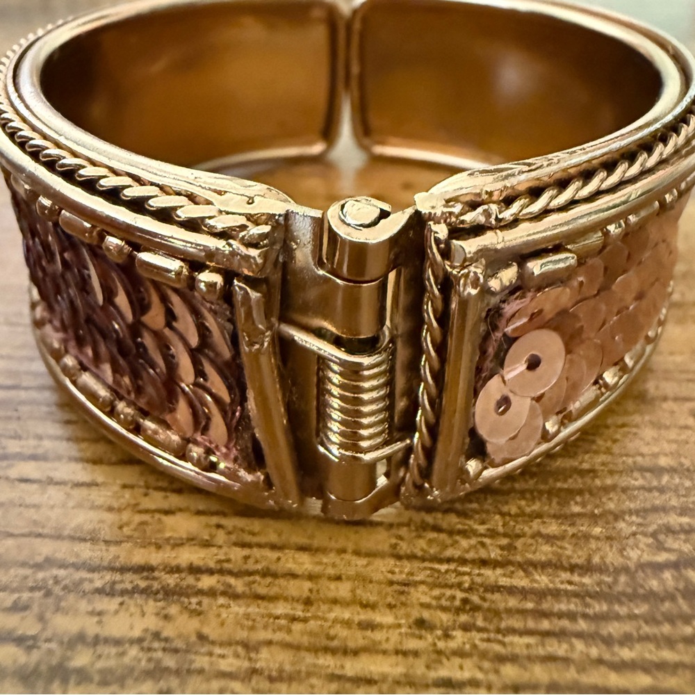 Y2K Chunky Copper Color Bangle Bracelet Metal & Sequins Spring Hinge Open Close - Picture 4 of 10
